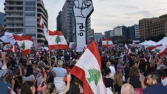 لبنان: المحتجون يغلقون الطرق في بيروت