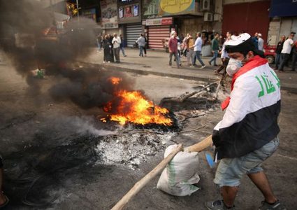 العراق: متظاهرون يواصلون قطع طرق بغداد