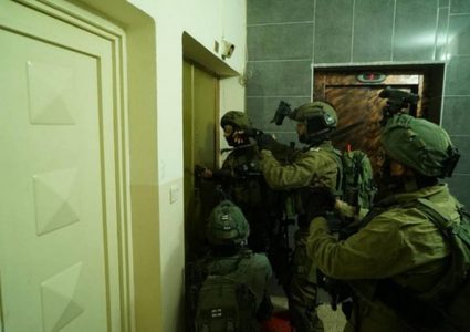 حملة اعتقالات ومداهمات بالضفة