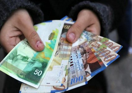 صرف راتب كامل للموظفين وباقي مستحقات شهر7 اليوم