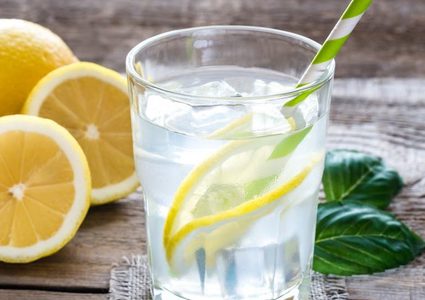 فوائد تناول ماء الليمون قبل الإفطار