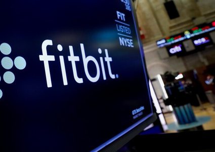 غوغل تشتري Fitbit وتحرم فيسبوك من صفقة مميزة