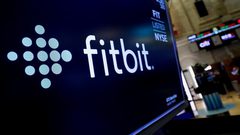 غوغل تشتري Fitbit وتحرم فيسبوك من صفقة مميزة