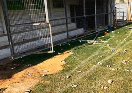 طرعان: مجهولون يضرمون النار في الملعب البلدي