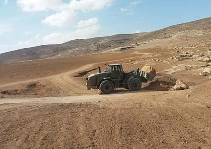 الاحتلال يزيل 4 خيام بمسافر يطا