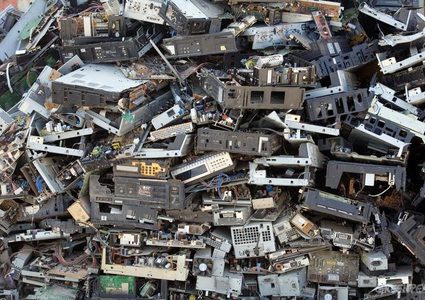 الخليل: وضع حجر الأساس لمركز معالجة النفايات الالكترونية