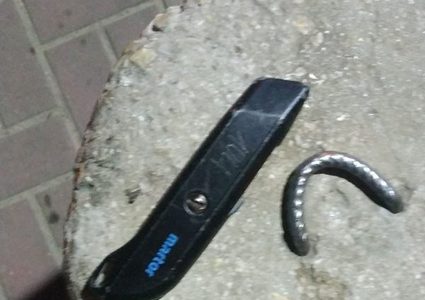 الاحتلال يعتقل مواطنا بزعم حيازته آلة حادة
