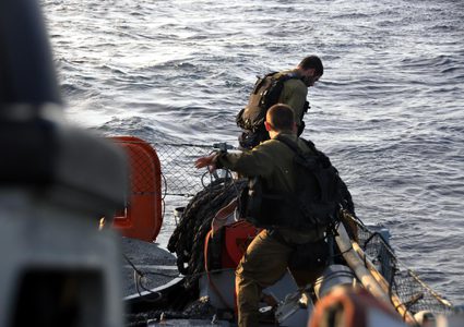 الاحتلال يعتقل صيادين قبالة شاطئ رفح