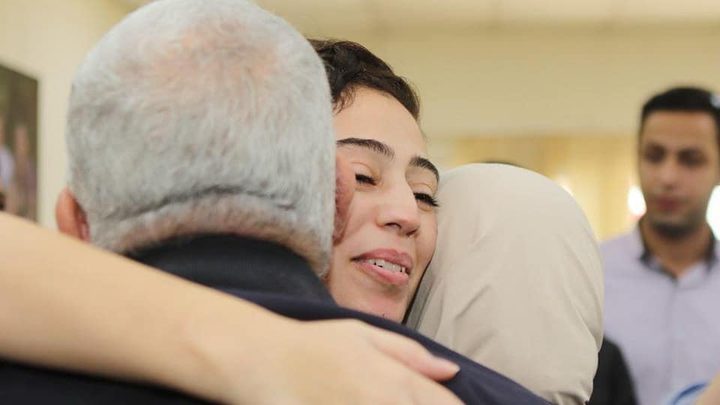 والد الأسيرة المحررة هبة اللبدي: حالتها الصحية جيدة وهذه رسالتها
