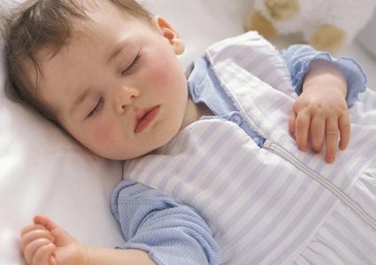 خطوات لحماية طفلك من انخفاض درجة الحرارة في الشتاء