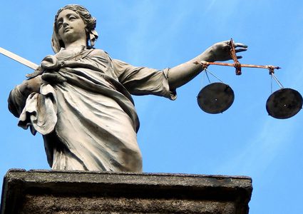 حكم بالسجن على صبييْن في جريمة قتل مراهقة