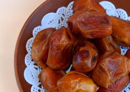 تحذيرات من تحميص نواة التمر لصنع القهوة