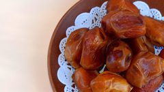 تحذيرات من تحميص نواة التمر لصنع القهوة