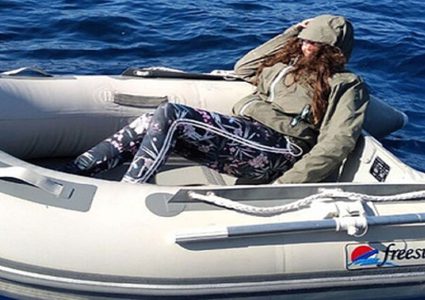 سكاكر تبقي سائحة على قيد الحياة!