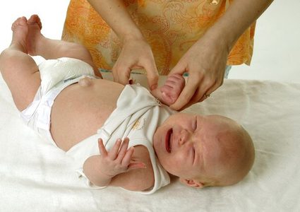 عائلة كادت تقتل رضيعها لحمايته من الحسد