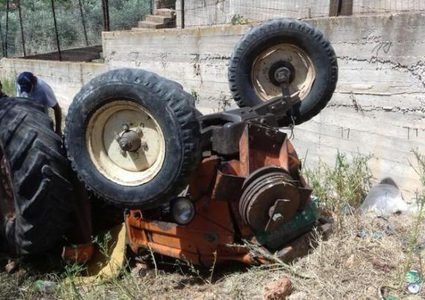 مصرع شابة اثر انقلاب جرار زراعي