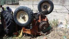 مصرع شابة اثر انقلاب جرار زراعي