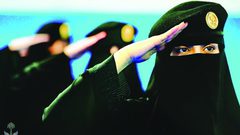 لأول مرة.. وظائف نسائية برتبة "جندي" في مطارات السعودية