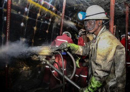 35 عامل منجم عالقون تحت الارض في ألمانيا