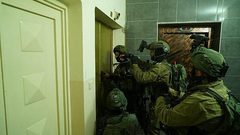 الاحتلال يعتقل شقيقين من مخيم الجلزون