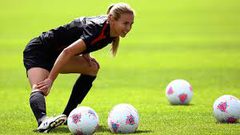 هناء مهدي مدربة كرة القدم الأولى في غزة