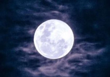 شاهد ناسا تنشر صور لعينات نادرة من القمر