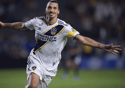 مانشستر يونايتد يريد استعادة المهاجم زلاتان إبراهيموفيتش