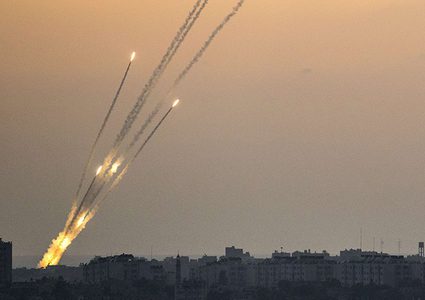 المقاومة تمطر المستوطنات بالصواريخ وصافرات الانذار تدوي