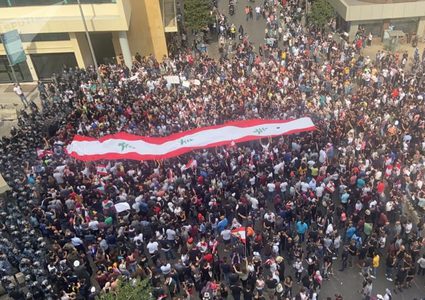 استمرار الاحتجاجات وقطع الطرقات في لبنان