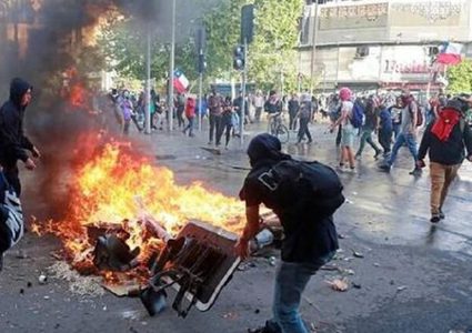 تشيلي : تصاعد الاحتجاجات وتراجع قيمة العملة المحلية البيزو