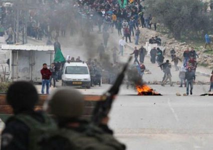 الاحتلال يقمع مسيرة طلابية تنديدا بالعدوان على غزة