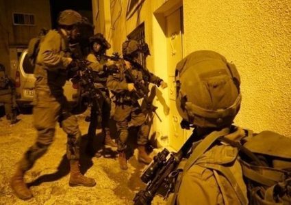 حملة اعتقالات ومداهمات بالضفة