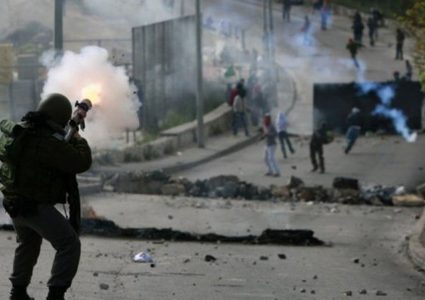 طولكرم: إصابة العشرات بالاختناق خلال مواجهات مع الاحتلال