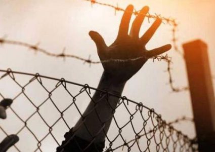 ثلاثة أسرى يواصلون إضرابهم عن الطعام