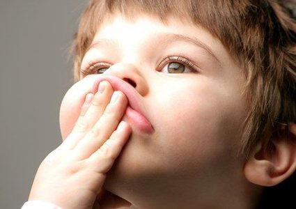 دراسة: تأخر الأطفال عن الكلام يعرضهم لنوبات شديدة من الغضب