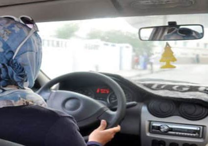 دراسة: الاستماع للموسيقى أثناء القيادة يفيد القلب