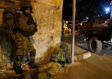 حملة اعتقالات ومداهمات بالضفة