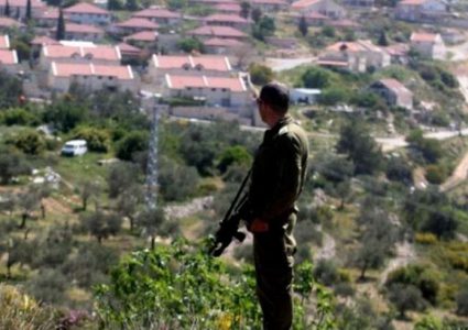 الاحتلال يستولي على مئات الدونمات من اراضي المواطنين