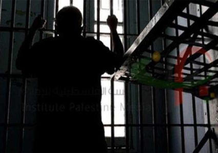 الاحتلال يستمرّ في عزل الأسير يعقوب حسن