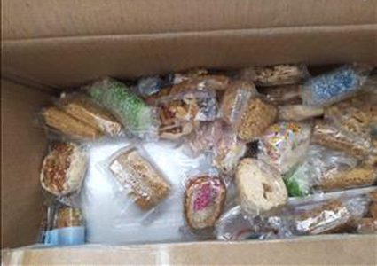 ضبط طنين من السكاكر والمكسرات منتهية الصلاحية