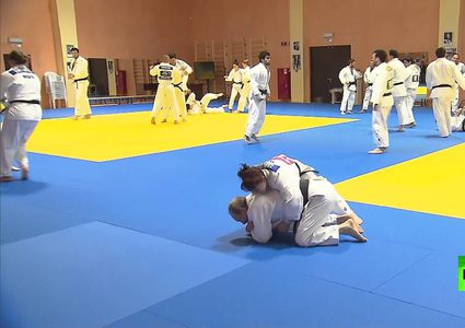 بوتين في صالة الجودو مع المنتخب الروسي