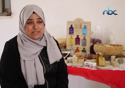 الأربعينية هويدا أبو يعقوب تبدع بصناعة الصابون