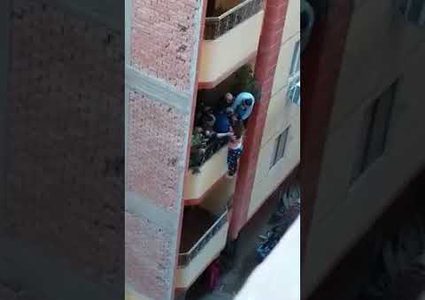 ألقت بنفسها من "البلكونة" بعد شهر العسل