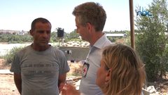 المزاع أيمن أبو محارب يعيد تدوير النفايات الصلبة لتوفير مصدر دخل