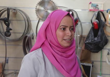 ألعاب صديقة للبيئة بأيدي نساء من قطاع غزة