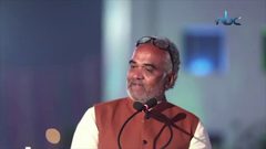 مدير يُهدي موظفيه سيارات و شقق وودائع نقدية