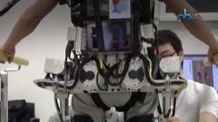 كيف نجح الأطباء في مساعدة مصابين بالشلل على المشي؟