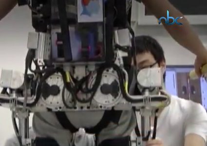 كيف نجح الأطباء في مساعدة مصابين بالشلل على المشي؟