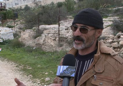 هجمات شرسة من المستوطنين في حي وادي الحصين بمدينة الخليل