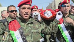 الآلاف يشيعون جثمان الشهيد بشارات شرق طوباس